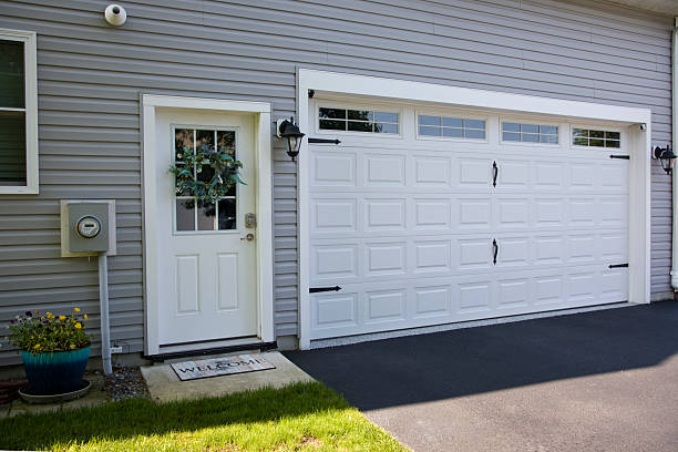 24/7 Emergency Garage Door Panel Replacement experts in Haywood County County, NC